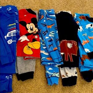 Bundle of 5 Toddler Boy Pajamas long sleeves 2T